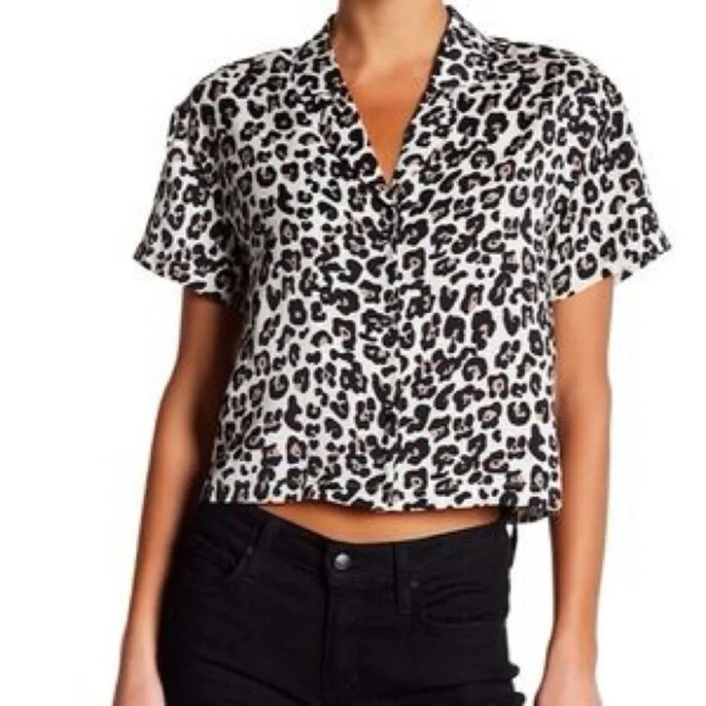 Code x Mode Cheetah Print Blouse - Picture 1 of 4